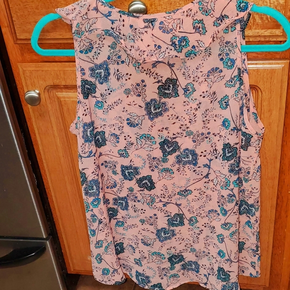 🆕️ Floral Ruffled V-Neck Pullover - Picture 4 of 7